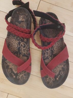 Muk Luks Women's Red Braided Strap Sandals